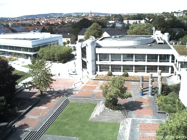 Foto der Webcam: Verwaltungsgebäude, Innenhof mit Audimax, Hörsaal-Gebäude 1