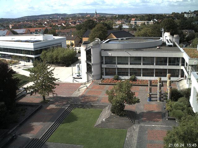 Foto der Webcam: Verwaltungsgebäude, Innenhof mit Audimax, Hörsaal-Gebäude 1