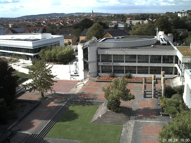 Foto der Webcam: Verwaltungsgebäude, Innenhof mit Audimax, Hörsaal-Gebäude 1