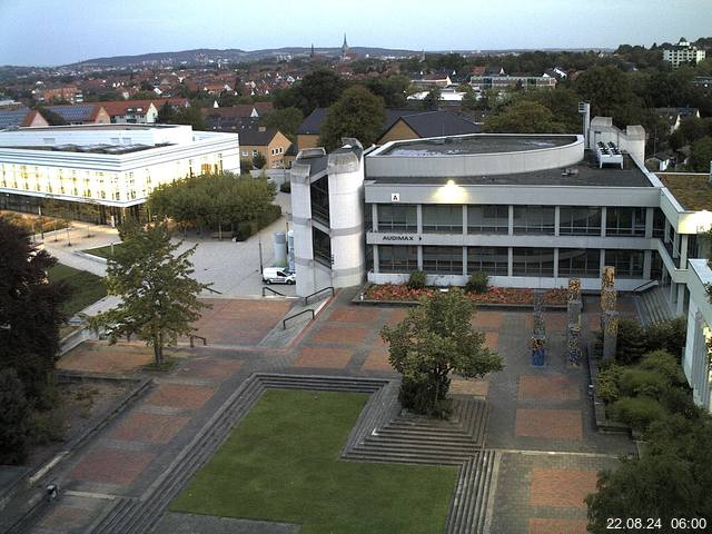 Foto der Webcam: Verwaltungsgebäude, Innenhof mit Audimax, Hörsaal-Gebäude 1