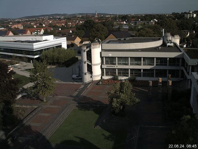 Foto der Webcam: Verwaltungsgebäude, Innenhof mit Audimax, Hörsaal-Gebäude 1