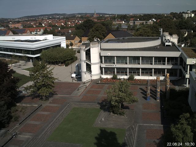 Foto der Webcam: Verwaltungsgebäude, Innenhof mit Audimax, Hörsaal-Gebäude 1