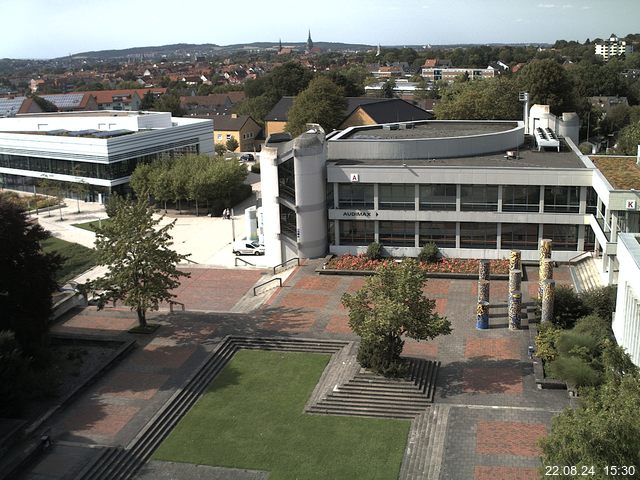 Foto der Webcam: Verwaltungsgebäude, Innenhof mit Audimax, Hörsaal-Gebäude 1