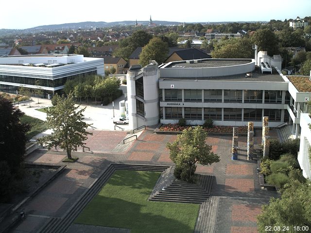 Foto der Webcam: Verwaltungsgebäude, Innenhof mit Audimax, Hörsaal-Gebäude 1