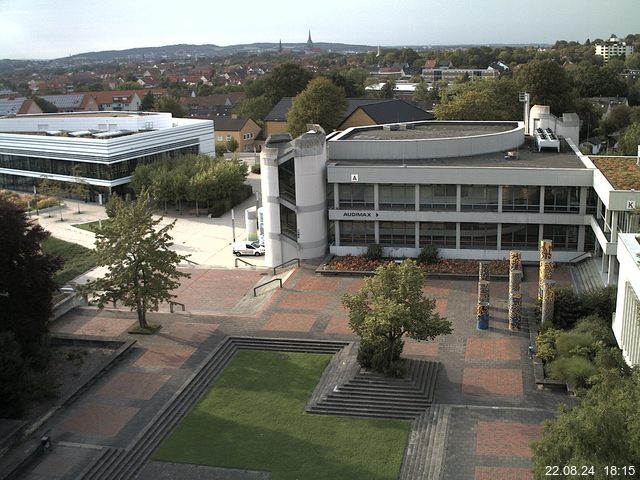 Foto der Webcam: Verwaltungsgebäude, Innenhof mit Audimax, Hörsaal-Gebäude 1