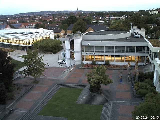 Foto der Webcam: Verwaltungsgebäude, Innenhof mit Audimax, Hörsaal-Gebäude 1