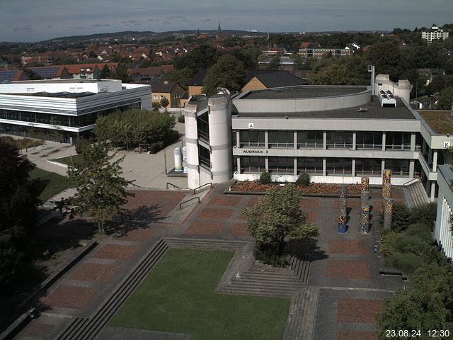 Foto der Webcam: Verwaltungsgebäude, Innenhof mit Audimax, Hörsaal-Gebäude 1