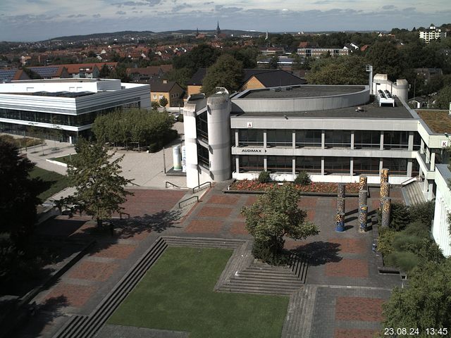 Foto der Webcam: Verwaltungsgebäude, Innenhof mit Audimax, Hörsaal-Gebäude 1