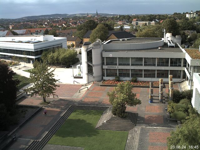 Foto der Webcam: Verwaltungsgebäude, Innenhof mit Audimax, Hörsaal-Gebäude 1