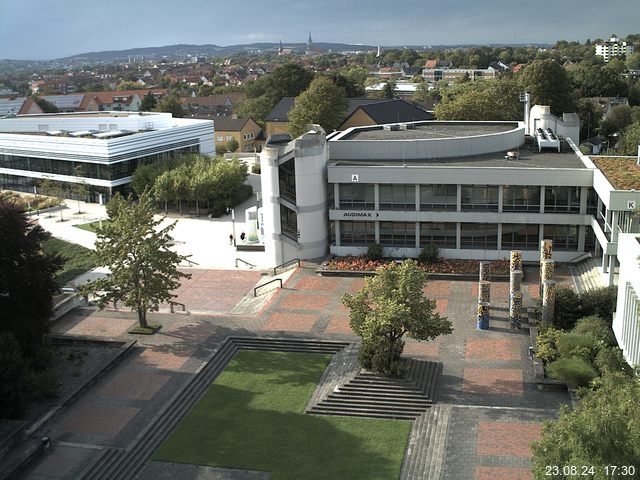 Foto der Webcam: Verwaltungsgebäude, Innenhof mit Audimax, Hörsaal-Gebäude 1