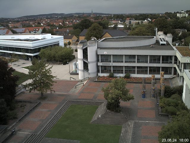 Foto der Webcam: Verwaltungsgebäude, Innenhof mit Audimax, Hörsaal-Gebäude 1