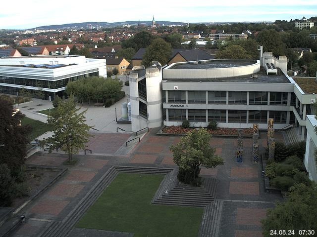 Foto der Webcam: Verwaltungsgebäude, Innenhof mit Audimax, Hörsaal-Gebäude 1