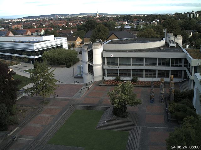 Foto der Webcam: Verwaltungsgebäude, Innenhof mit Audimax, Hörsaal-Gebäude 1