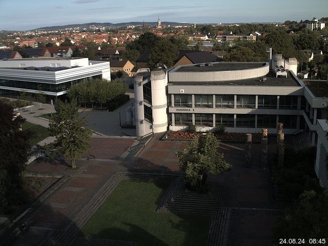 Foto der Webcam: Verwaltungsgebäude, Innenhof mit Audimax, Hörsaal-Gebäude 1