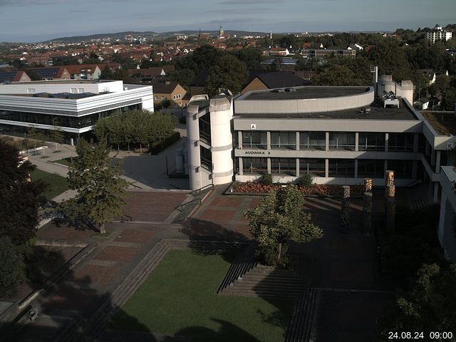 Foto der Webcam: Verwaltungsgebäude, Innenhof mit Audimax, Hörsaal-Gebäude 1