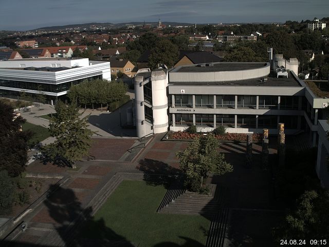 Foto der Webcam: Verwaltungsgebäude, Innenhof mit Audimax, Hörsaal-Gebäude 1