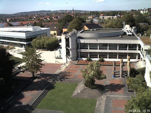 Foto der Webcam: Verwaltungsgebäude, Innenhof mit Audimax, Hörsaal-Gebäude 1