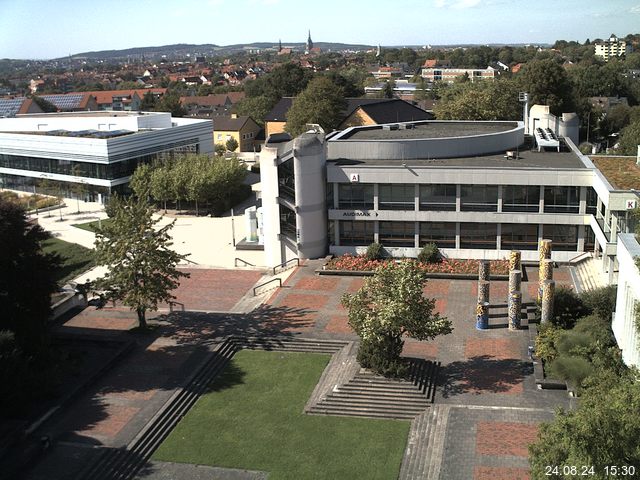 Foto der Webcam: Verwaltungsgebäude, Innenhof mit Audimax, Hörsaal-Gebäude 1