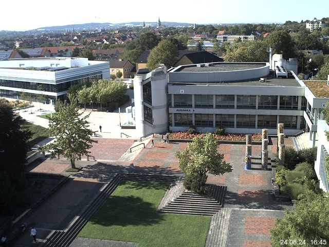 Foto der Webcam: Verwaltungsgebäude, Innenhof mit Audimax, Hörsaal-Gebäude 1