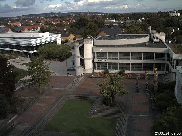 Foto der Webcam: Verwaltungsgebäude, Innenhof mit Audimax, Hörsaal-Gebäude 1