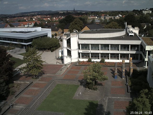 Foto der Webcam: Verwaltungsgebäude, Innenhof mit Audimax, Hörsaal-Gebäude 1