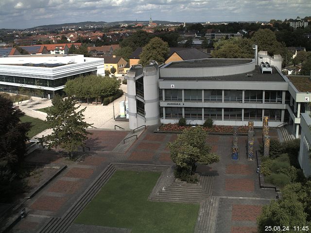 Foto der Webcam: Verwaltungsgebäude, Innenhof mit Audimax, Hörsaal-Gebäude 1