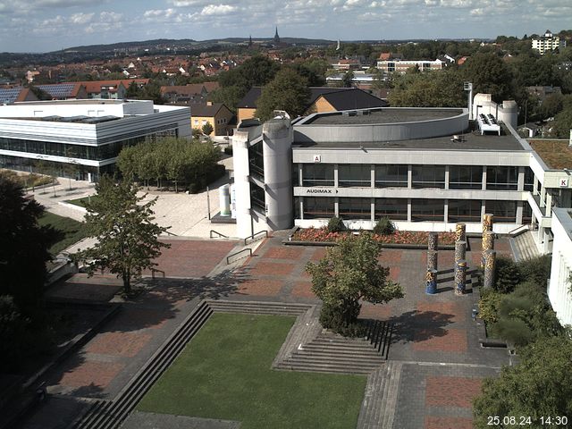 Foto der Webcam: Verwaltungsgebäude, Innenhof mit Audimax, Hörsaal-Gebäude 1