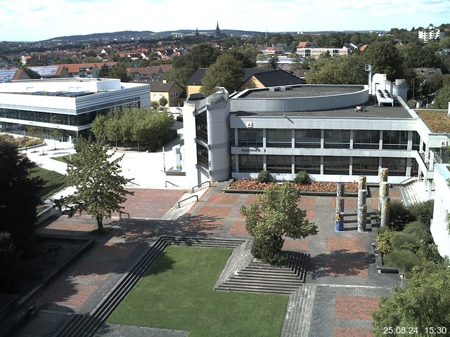 Foto der Webcam: Verwaltungsgebäude, Innenhof mit Audimax, Hörsaal-Gebäude 1