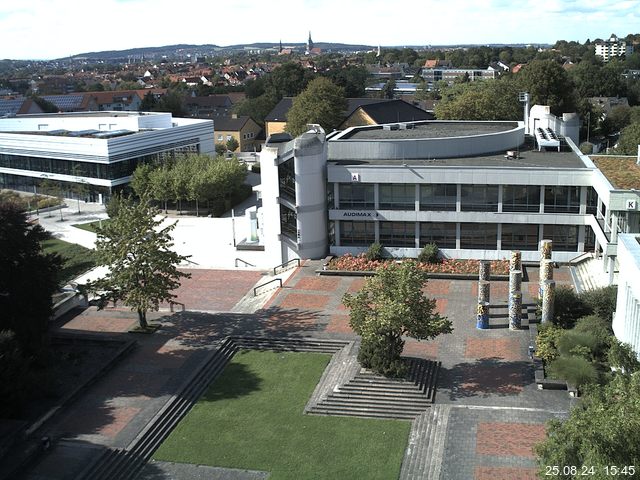 Foto der Webcam: Verwaltungsgebäude, Innenhof mit Audimax, Hörsaal-Gebäude 1