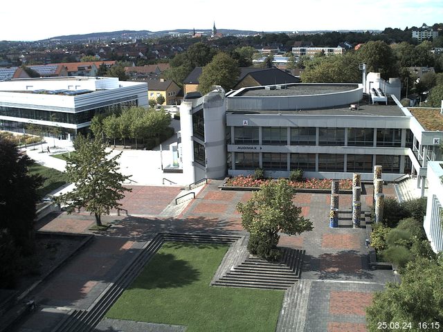 Foto der Webcam: Verwaltungsgebäude, Innenhof mit Audimax, Hörsaal-Gebäude 1