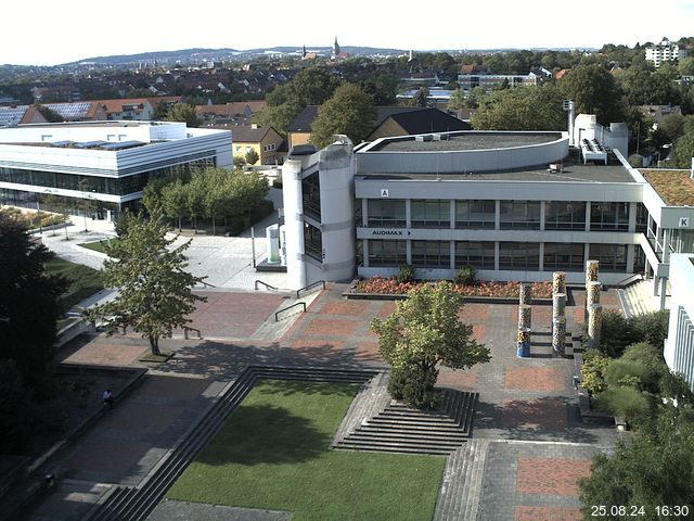 Foto der Webcam: Verwaltungsgebäude, Innenhof mit Audimax, Hörsaal-Gebäude 1