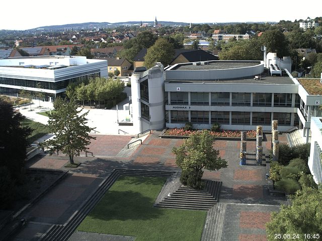 Foto der Webcam: Verwaltungsgebäude, Innenhof mit Audimax, Hörsaal-Gebäude 1