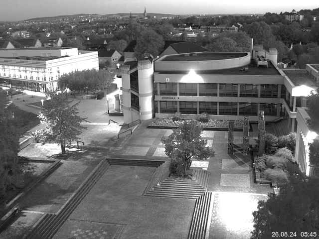 Foto der Webcam: Verwaltungsgebäude, Innenhof mit Audimax, Hörsaal-Gebäude 1