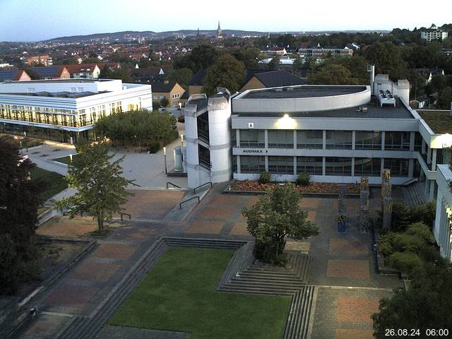 Foto der Webcam: Verwaltungsgebäude, Innenhof mit Audimax, Hörsaal-Gebäude 1