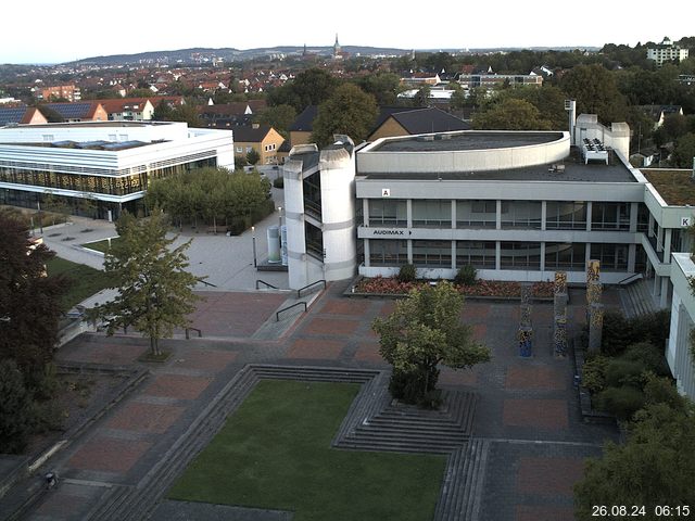 Foto der Webcam: Verwaltungsgebäude, Innenhof mit Audimax, Hörsaal-Gebäude 1