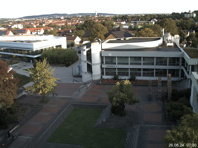 Foto der Webcam: Verwaltungsgebäude, Innenhof mit Audimax, Hörsaal-Gebäude 1