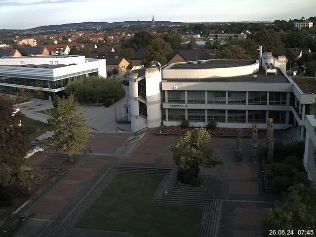 Foto der Webcam: Verwaltungsgebäude, Innenhof mit Audimax, Hörsaal-Gebäude 1