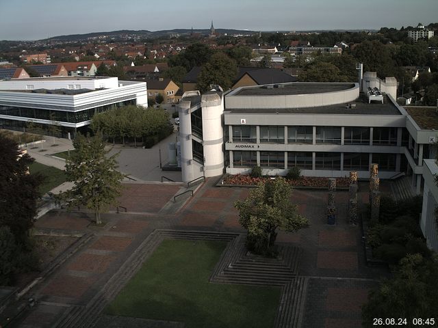 Foto der Webcam: Verwaltungsgebäude, Innenhof mit Audimax, Hörsaal-Gebäude 1