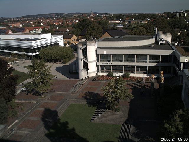 Foto der Webcam: Verwaltungsgebäude, Innenhof mit Audimax, Hörsaal-Gebäude 1