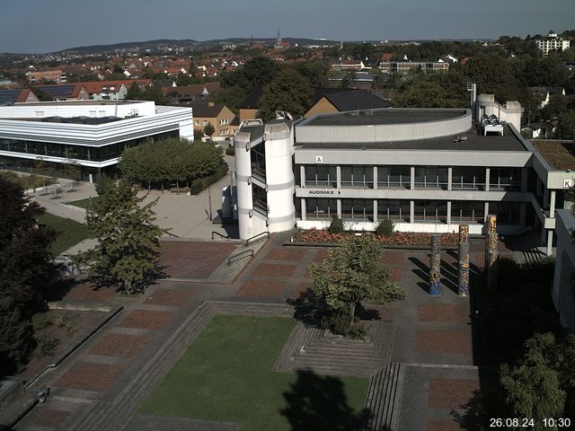 Foto der Webcam: Verwaltungsgebäude, Innenhof mit Audimax, Hörsaal-Gebäude 1