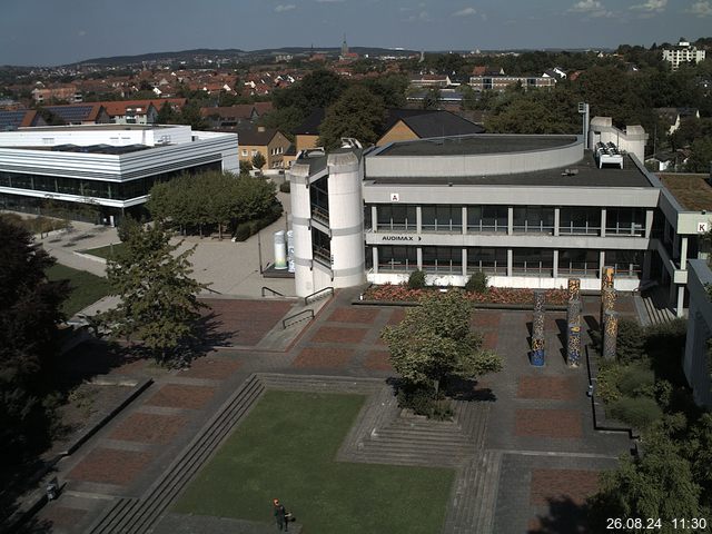 Foto der Webcam: Verwaltungsgebäude, Innenhof mit Audimax, Hörsaal-Gebäude 1