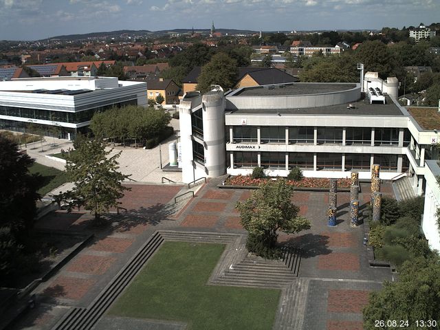 Foto der Webcam: Verwaltungsgebäude, Innenhof mit Audimax, Hörsaal-Gebäude 1