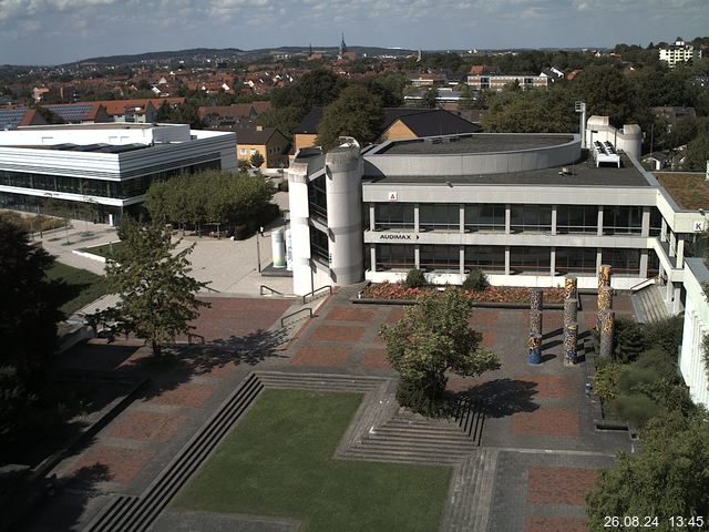 Foto der Webcam: Verwaltungsgebäude, Innenhof mit Audimax, Hörsaal-Gebäude 1