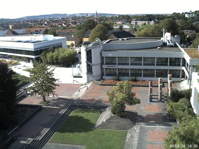 Foto der Webcam: Verwaltungsgebäude, Innenhof mit Audimax, Hörsaal-Gebäude 1