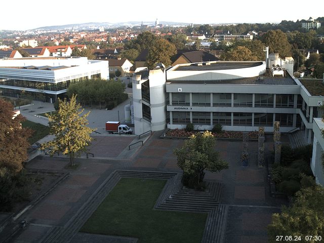 Foto der Webcam: Verwaltungsgebäude, Innenhof mit Audimax, Hörsaal-Gebäude 1