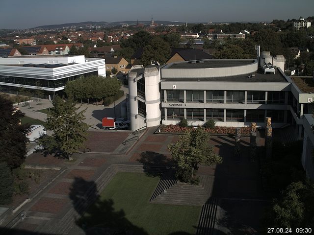 Foto der Webcam: Verwaltungsgebäude, Innenhof mit Audimax, Hörsaal-Gebäude 1