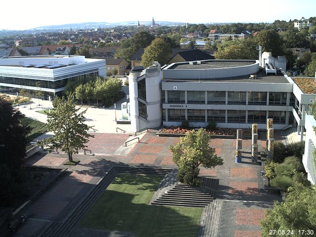 Foto der Webcam: Verwaltungsgebäude, Innenhof mit Audimax, Hörsaal-Gebäude 1