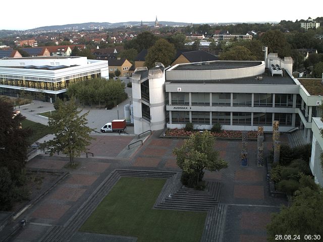 Foto der Webcam: Verwaltungsgebäude, Innenhof mit Audimax, Hörsaal-Gebäude 1