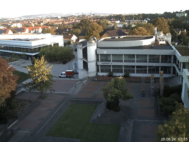 Foto der Webcam: Verwaltungsgebäude, Innenhof mit Audimax, Hörsaal-Gebäude 1