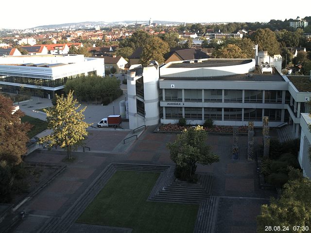 Foto der Webcam: Verwaltungsgebäude, Innenhof mit Audimax, Hörsaal-Gebäude 1